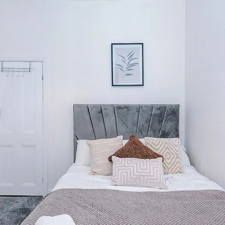 Oldtrafford - Sleeps 6 - Free Parking - Free Wifi Hébergement de vacances Manchester
