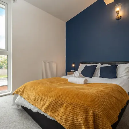 Chic 3bd Abode With Pool Table - Etihad - Coop Live - Free Parking Дом отдыха Манчестер