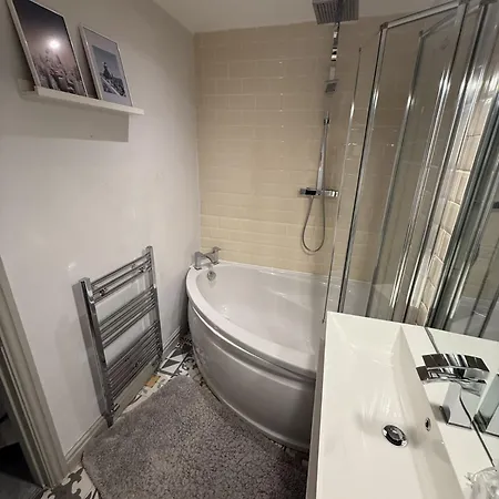 度假居 Cosy 4br House, West Didsbury, Bars And Restaurants Close By, Free Parking, Sleeps 8 曼彻斯特