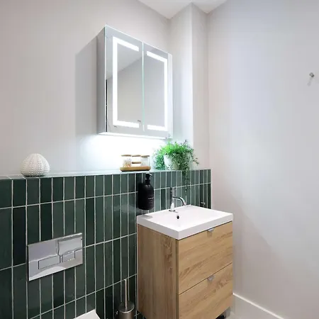 Eden At The Heim Nyaraló Manchester