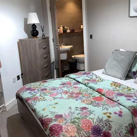 Cozy 2- Bed In The Centre Apartament