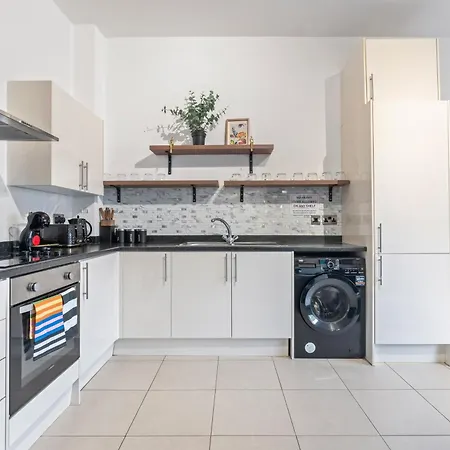 Modern 2br Apartment, Sleeps 5 Guests, Free Wi-fi, Free Parking Apartament Manchester