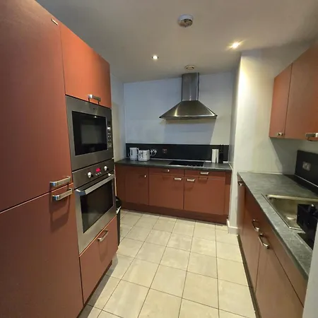 Cosy 2 Bedroom مانشستر