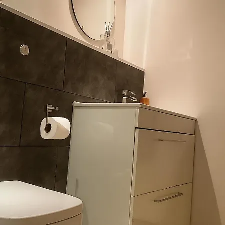 - Sleeps 2 - Parking - Station Close * מנצ'סטר
