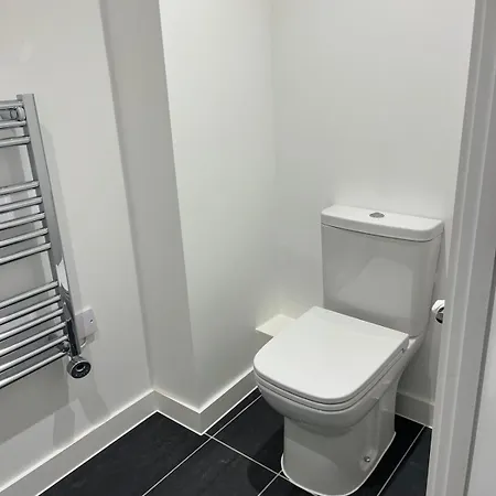 Joyful Group - Stylish 2 Bedroom Duplex With Sofa Bed In Salford M5 アパート