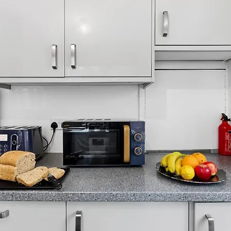 Modern Close To Events With Parking Apartment