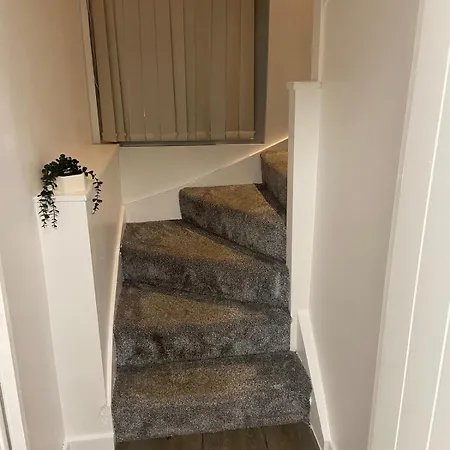 2 Bedrooms Next To Arndale Shopping