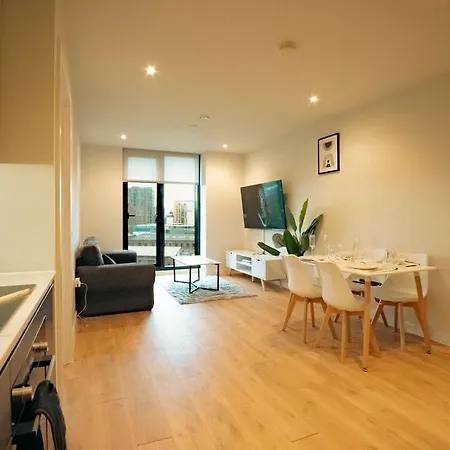 Luxury Sky 2 Bedroom 2 Bathroom Centre Апартаменты