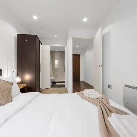 Panoramic Views Elegant 2br, 2 Min To Metro