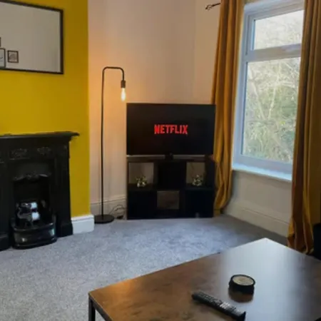 Free Parking, Large House For Contractors & Families, Sleeps 5, 5 Mins To Etihad Stadium * Manchester