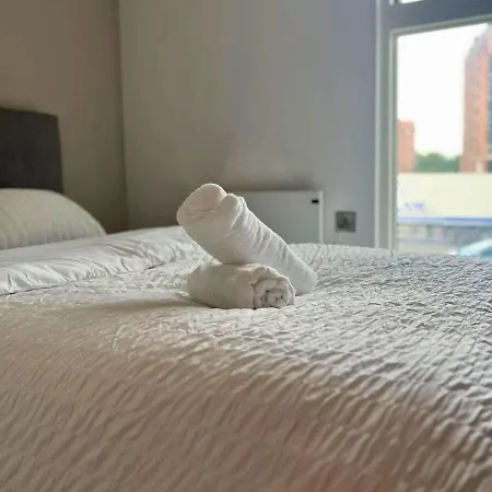 Joyful Group - Deansgate 2br Chic Gardens Lägenhet Manchester