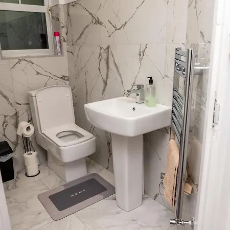 Elegant And Modern 3 Double Bedroom Near Centre Entire House Parking Nocleg ze śniadaniem