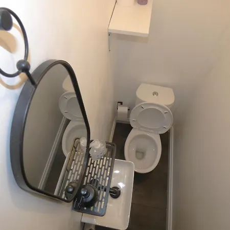 Spacious 4 Bed Maisonette Close To Salford Quays And With Smart Tvs And Netflix Perfect For Families And Contractors 公寓