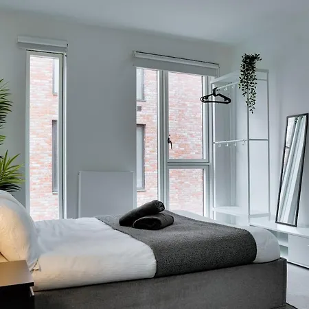 Modern 4Br Townhouse - Rooftop - Hot Tub