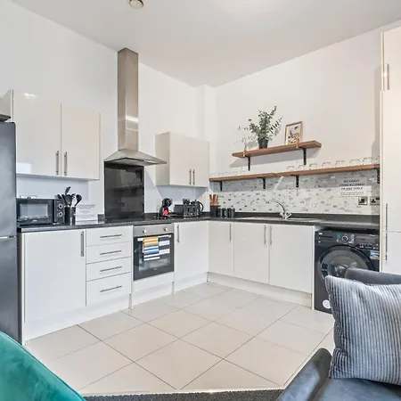 Apartament Modern 2br Apartment, Sleeps 5 Guests, Free Wi-fi, Free Parking *