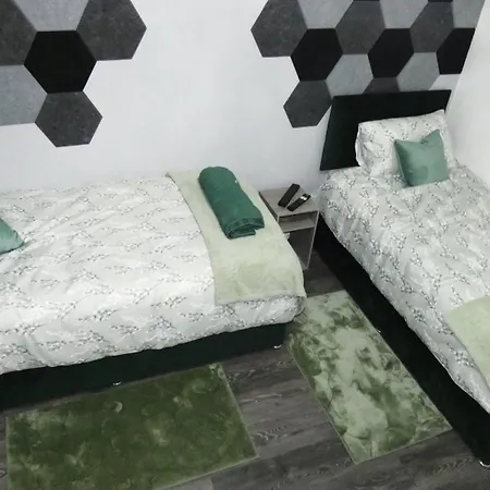 Spacious 4 Bed Maisonette Close To Salford Quays And With Smart Tvs And Netflix Perfect For Families And Contractors