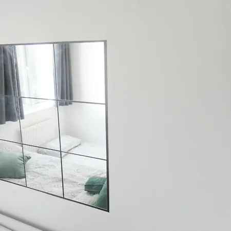 Spacious 4 Bed Maisonette Close To Salford Quays And With Smart Tvs And Netflix Perfect For Families And Contractors 公寓 *