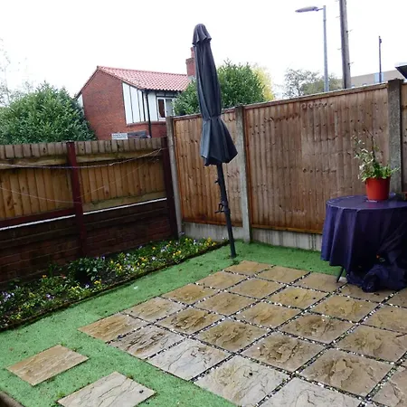 公寓 Spacious 4 Bed Maisonette Close To Salford Quays And With Smart Tvs And Netflix Perfect For Families And Contractors *