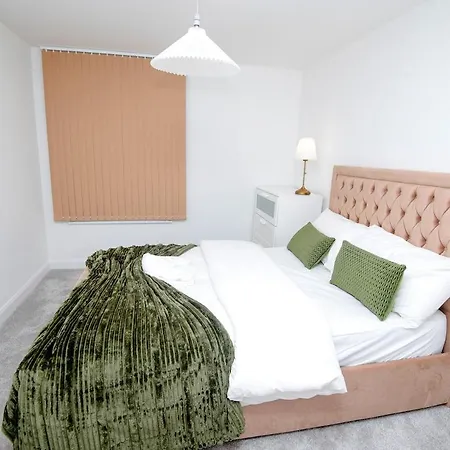 Opfa Luxury * مانشستر