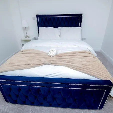 Opfa Luxury * مانشستر