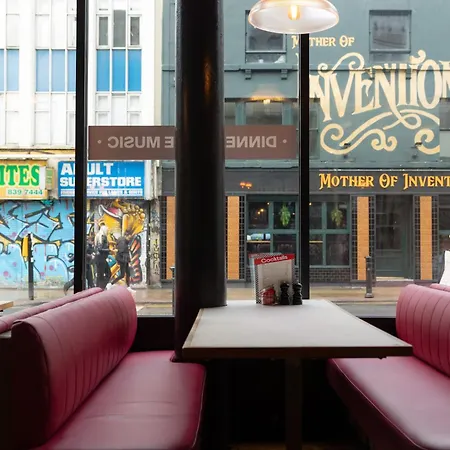 Malacuna بيت شباب *