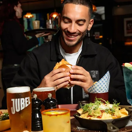 Malacuna بيت شباب مانشستر