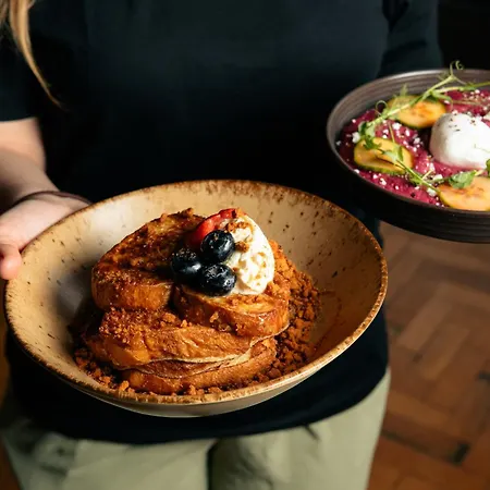 بيت شباب Malacuna *