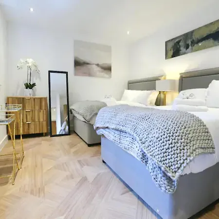 Super King Penthouse Minutes From Arndale Centre - Pass The Keys Апарт-отель 4*