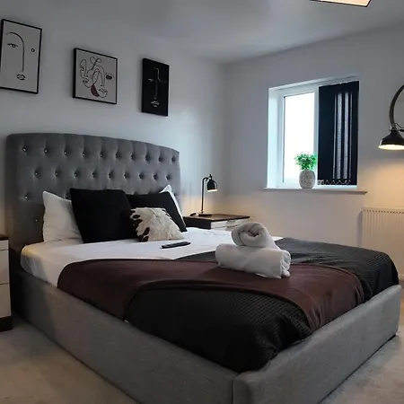 Stylish In Vibrant Salford, Manchester! * Manchester