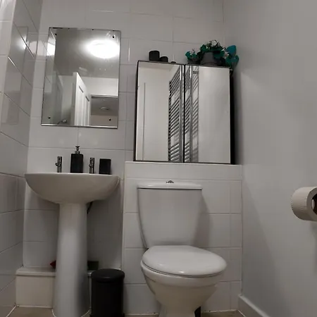 Stylish In Vibrant Salford, Manchester! Apartment *