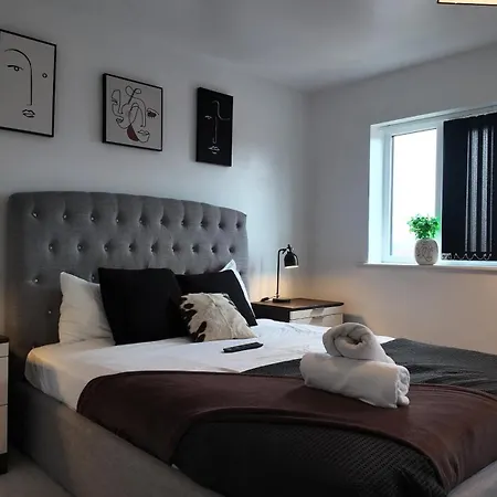 Stylish In Vibrant Salford, Manchester!