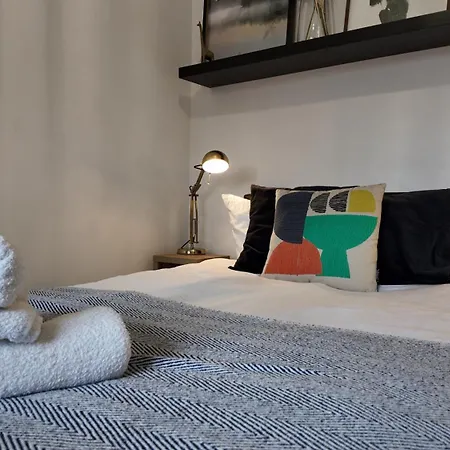 Stylish In Vibrant Salford, Manchester! Manchester