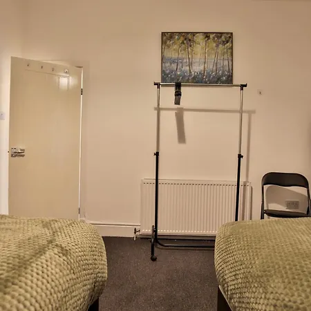 Athol House, Near Old Trafford, Free Parking Holiday home *