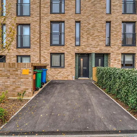 Brand New 4 Bed House Holiday home Manchester