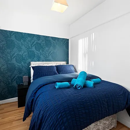 Comfy Bedroom Getaway *