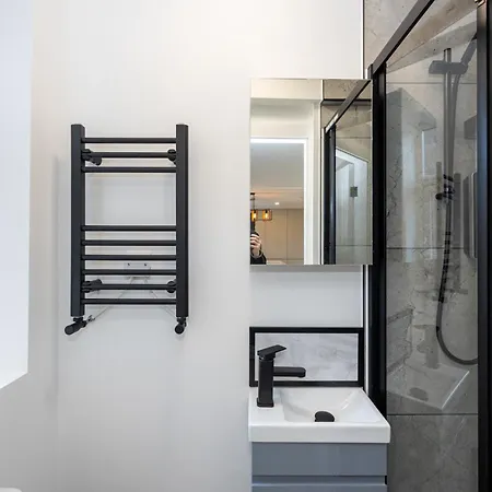 Modern 5-bed Ev Centre 10 Min