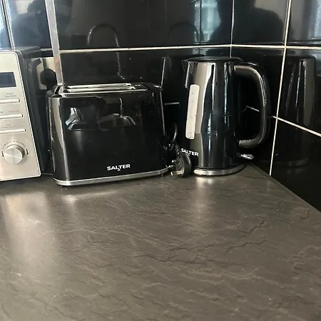 Riverview - Balcony - 4 Guests - Near Old Trafford Manchester