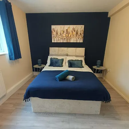 #85 Stylish Salford Free Parking Sleeps 6 *