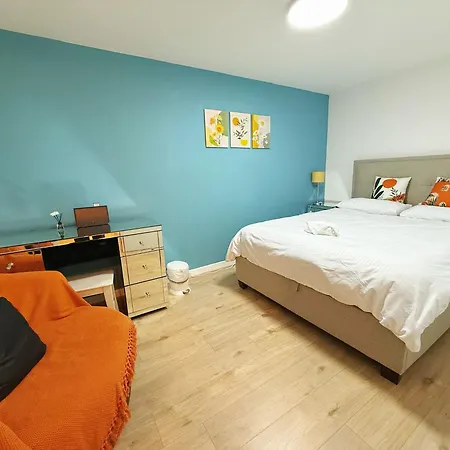 Center Balcony By The Universities 아파트