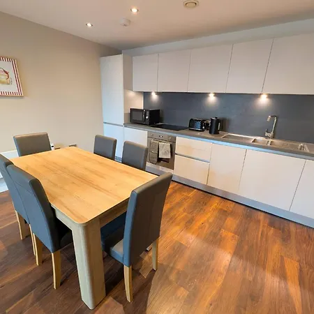 The Urban Nest - King Bed, Walk To C-centre Apartment Manchester