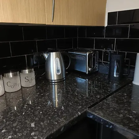 #85 Stylish Salford Free Parking Sleeps 6 شقة *