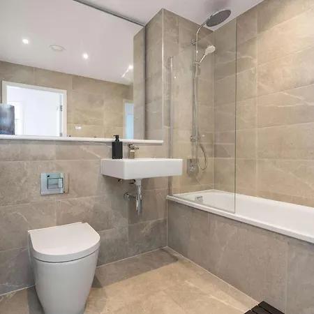 1br High-floor With Pool & Gym Apartment