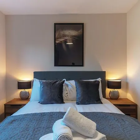 Spacious Salford Quays Apartment, Prime Location Apartament