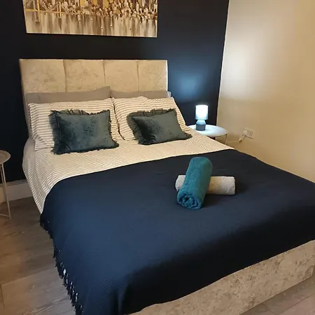 شقة #85 Stylish Salford Free Parking Sleeps 6 *