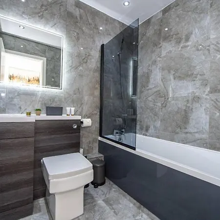 *superb Location* 18th Floor مانشستر