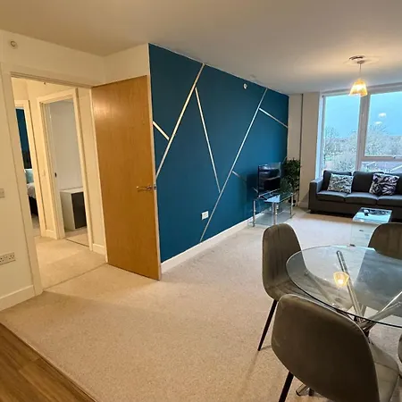 Luxury 5 Bed Centre Apartment *