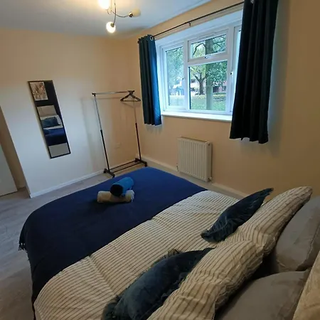 #85 Stylish Salford Free Parking Sleeps 6 *