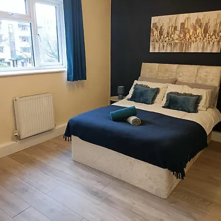 #85 Stylish Salford Free Parking Sleeps 6 * مانشستر