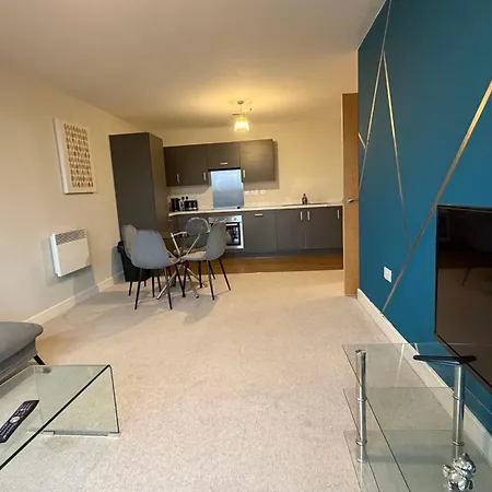 Luxury 5 Bed Centre *