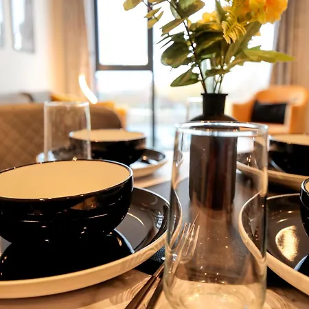 Apartment Modern 2 Bed, 2 Bath With Ensuite By Avalora Short Lets & Serviced Salford, Near Tram Manchester, Train Station, Parking *